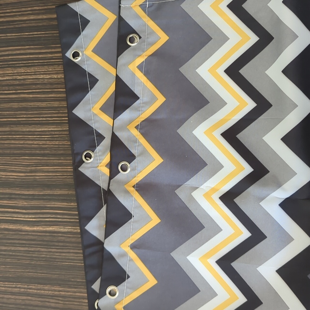 Geometric pattern shower curtain - Picture 2 of 7